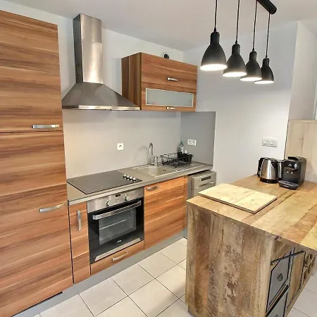 Appartement Lumineux A Avec Terrasse, Parking Et Wifi - 5 Min Du Centre - Fr-1-722-1
