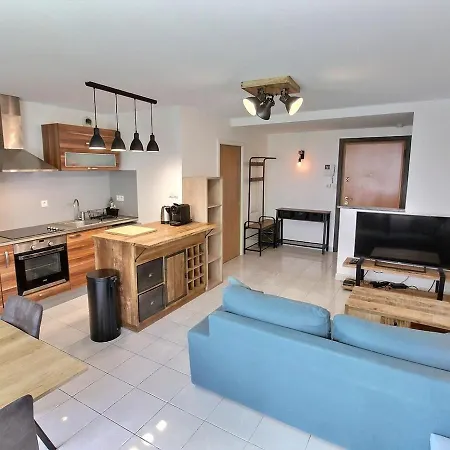 Appartement Lumineux A Avec Terrasse, Parking Et Wifi - 5 Min Du Centre - Fr-1-722-1 *