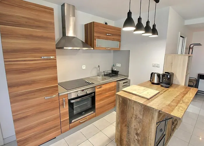 Appartement Lumineux A Avec Terrasse, Parking Et Wifi - 5 Min Du Centre - Fr-1-722-1
