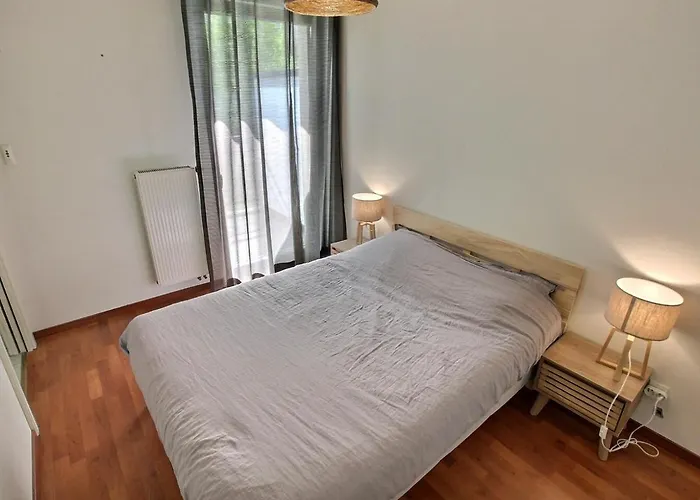 Lumineux A Avec Terrasse, Parking Et Wifi - 5 Min Du Centre - Fr-1-722-1 Appartement *
