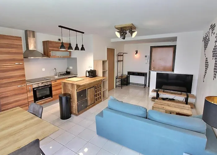 Appartement Lumineux A Avec Terrasse, Parking Et Wifi - 5 Min Du Centre - Fr-1-722-1 *